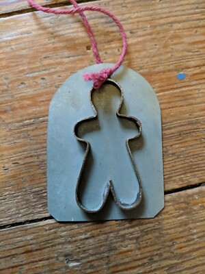 2.5'' XMAS TREE ORNAMENT METAL GINGER BREAD COOKIE CUT OUT TRAY VTG