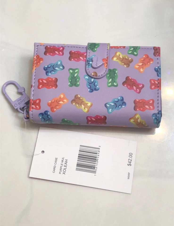 Cartera para tarjetas Betsey Johnson púrpura multicolor con llavero estampado de oso de goma nueva con etiquetas Foto 3 de 4