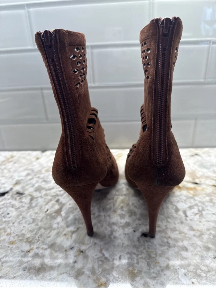 Hermosas botas al tobillo de gamuza corte láser Manolo Blahnik para mujer talla 39,5 Foto 4 de 4
