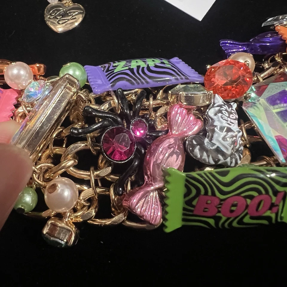 Colar declaração de Halloween Betsey Johnson US$ 148 doces presente brilho no escuro - Imagem 4 de 4