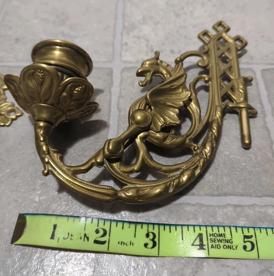 Par de candelabros antiguos de latón victoriano con brazo oscilante aplique gótico Foto 4 de 4