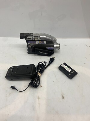 Panasonic PV-L453D VHS Camcorder 20x Zoom with charger and battery