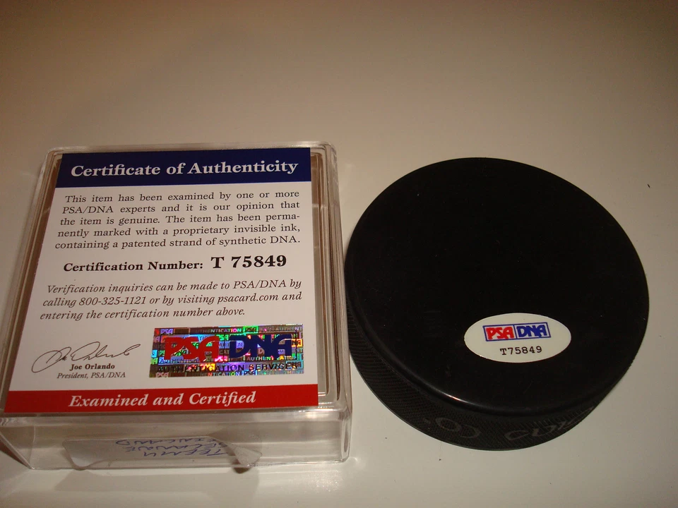 Disco de hockey firmado por Teemu Selanne equipo Finlandia certificado de autenticidad PSA/DNA autografiado a Foto 2 de 3