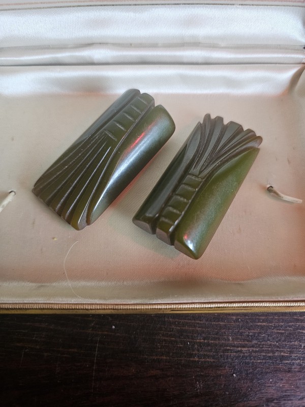 0925-m186 Authentic 1920s-1940s Art Deco Carved Bakelite Dress, Scarf, Fur Clips