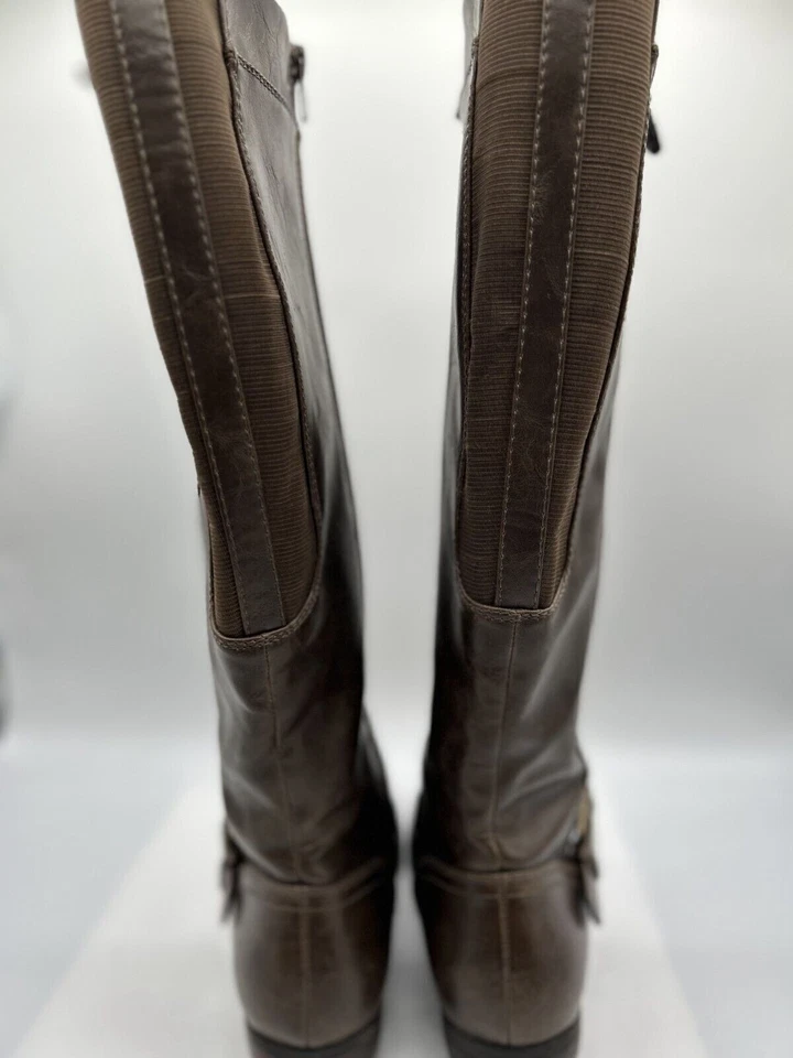 Bota Relativity Moakley para mujer talla 7,5 cuero marrón hebilla alta hasta la rodilla cómoda Foto 3 de 4