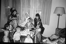 Négatif photo ancien 1958 Californie fête Halloween déguisements sorcière gitane