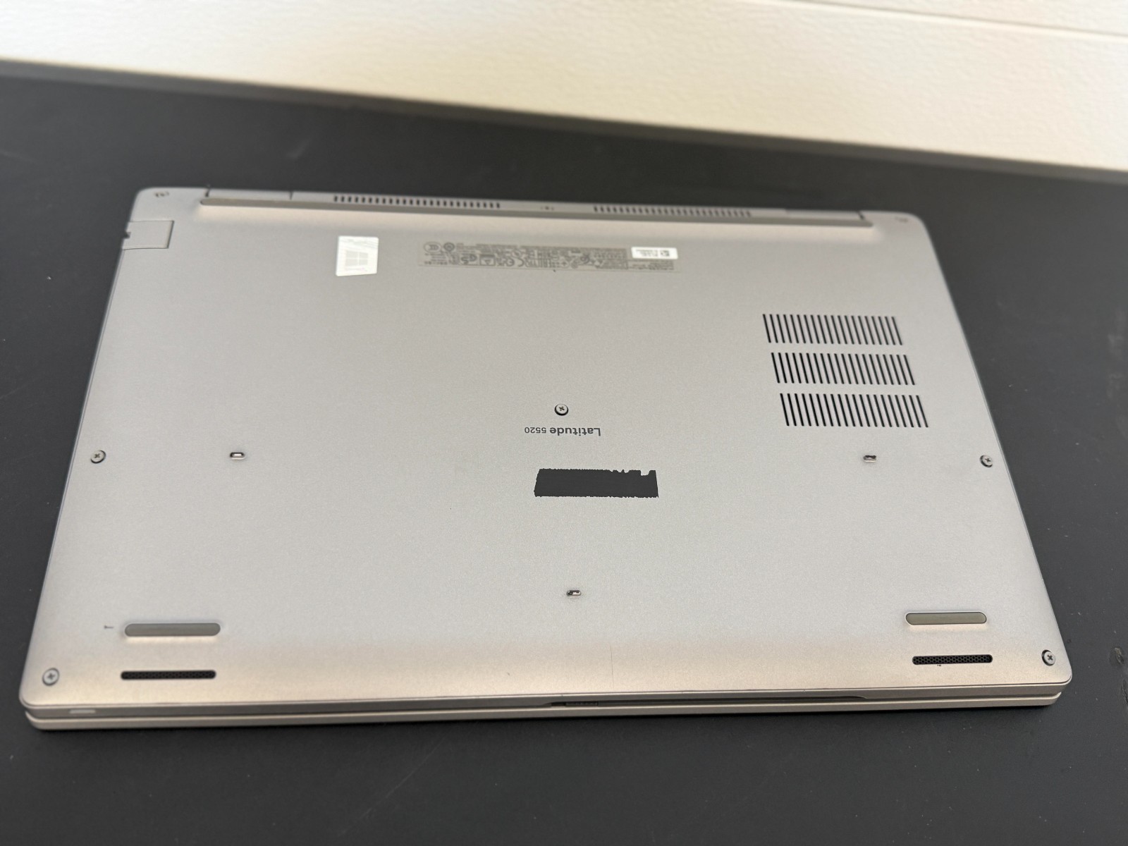 Dell Latitude 5520, 15.6-Inch Laptop, with Intel Core i5 11th Gen., 256 GB SSD (Solid State Drive), Windows 11 Pro