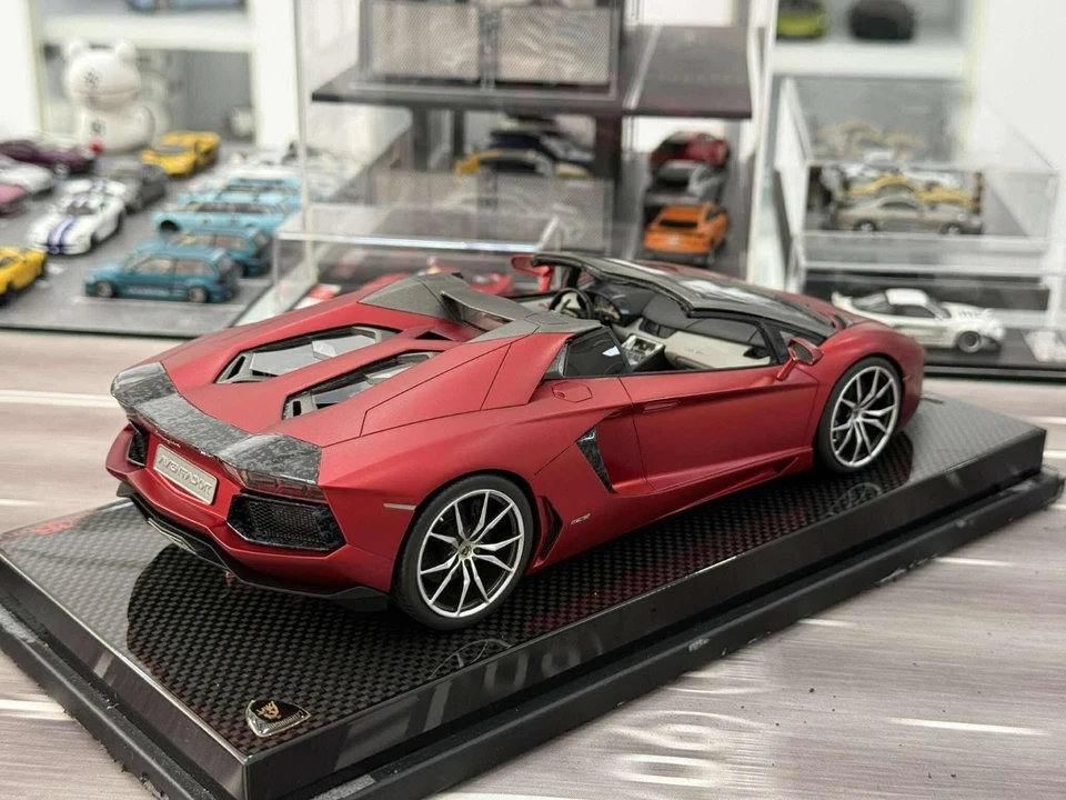 Lamborghini Aventador Roadster LP700-4 (Metallic Red) [MR Collection] 1/18 scale - Image 3 of 4
