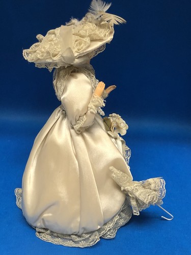 Cream Musical Speak Softly Love" Bradley Doll Victorian Lace Dress W/ Parasol - Picture 4 of 11