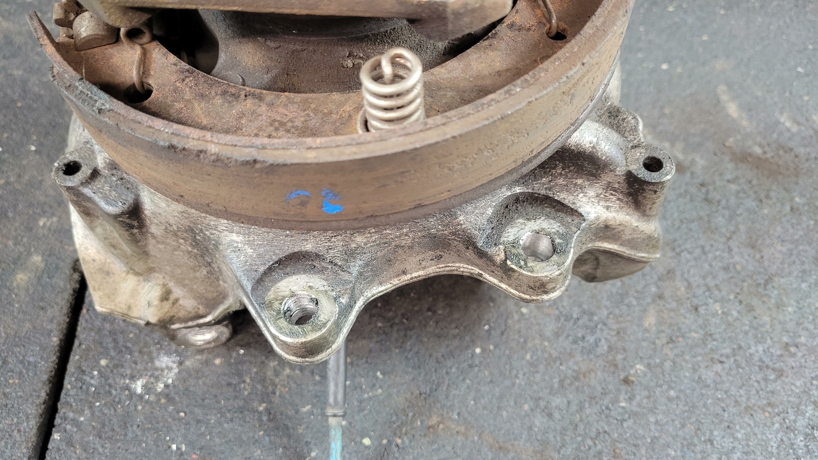 2005 MASERATI QUATTROPORTE RIGHT REAR SPINDLE KNUCKLE ASSEMBLY, ONLY 53K MILES
