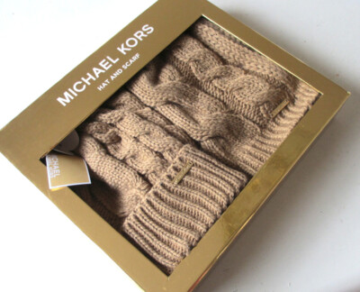 Authentic Michael Kors Hat and Scarf MICHAEL KORS BLACK/CREAM 3 PIECE SCARF/ HAT AND GLOVES  main image 4