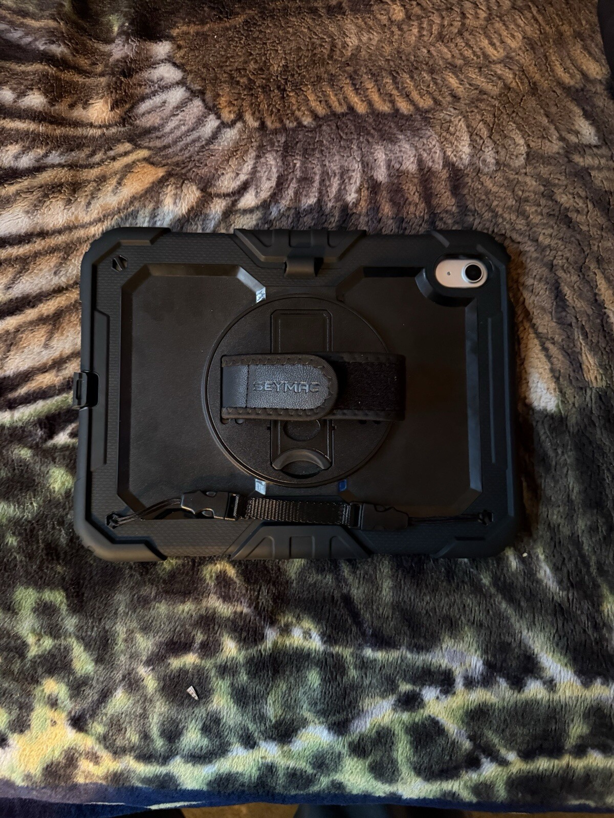 iPad 10th Gen & iPhone 16 Pro with TikTok - Verizon Ready-image