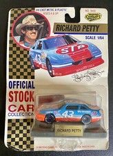 1992 ROAD CHAMPS RICHARD PETTY 43 STP DIE CAST CAR BLUE