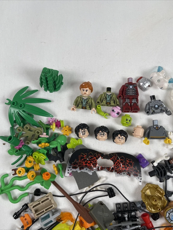 Lote de minifiguras e peças LEGO temas aleatórios Star Wars eco, Harry Potter, Homem de Ferro - Imagem 2 de 4