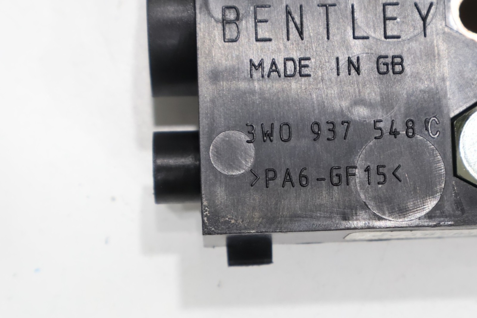 2009 - 2012 BENTLEY CONTINENTAL BATTERY TERMINAL JUNCTION FUSE BLOCK BOX OEM