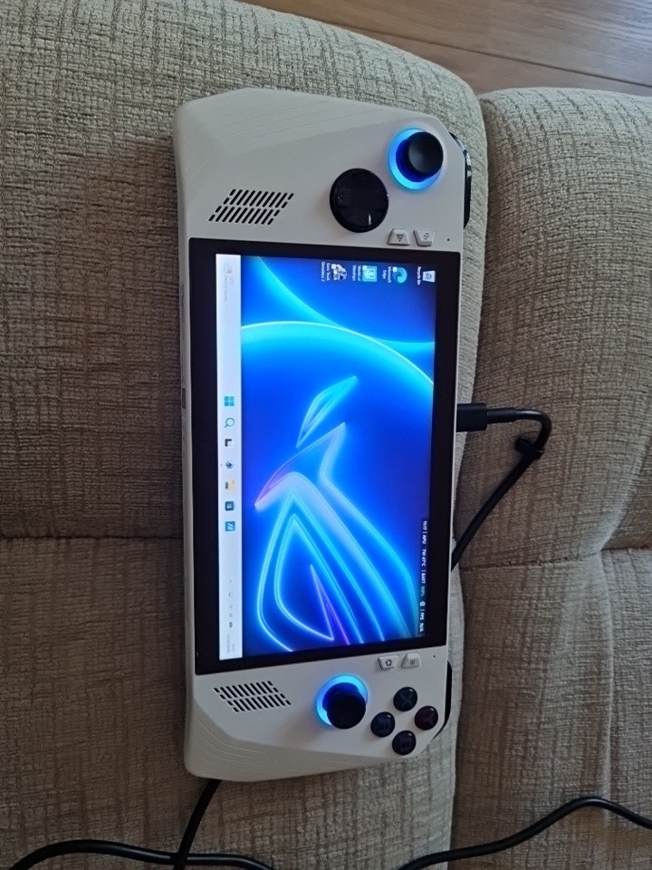 ASUS ROG Ally Z1 Extreme White 512GB with JSAUX Dock and Accessories 1Tb microSD