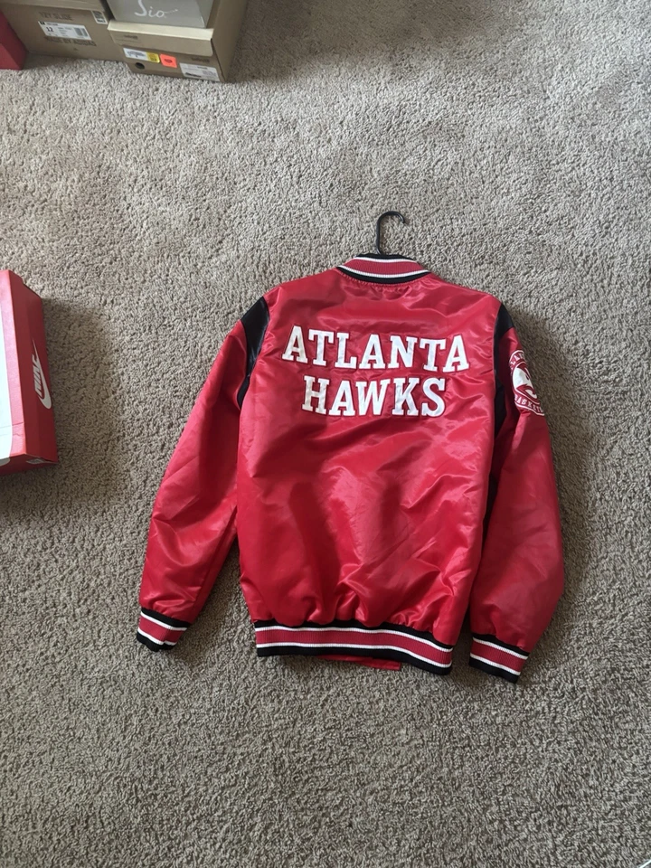 Chaqueta Universitaria Atlanta Hawks De Colección Foto 2 de 4