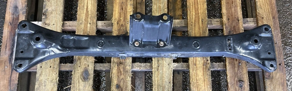 Suspensión trasera Corolla Prizm 1993-2002 travesaño subchasis base Foto 4 de 4