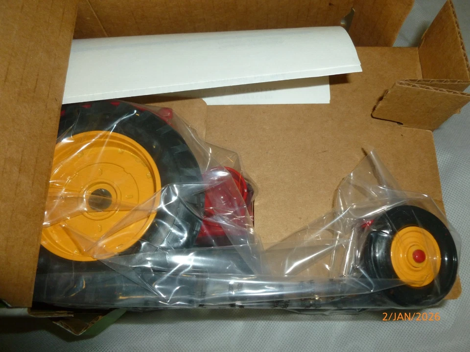 Tractor diésel The Toy Farmer 1992-Massey Harris 55 Ertl 1/16 6 de noviembre de 1992 raro Foto 4 de 4