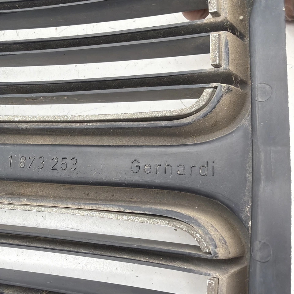 BMW E28 528e 524td 528I 533I 535I Hood Center Grille Trim OEM B259-02 Foto 4 de 4