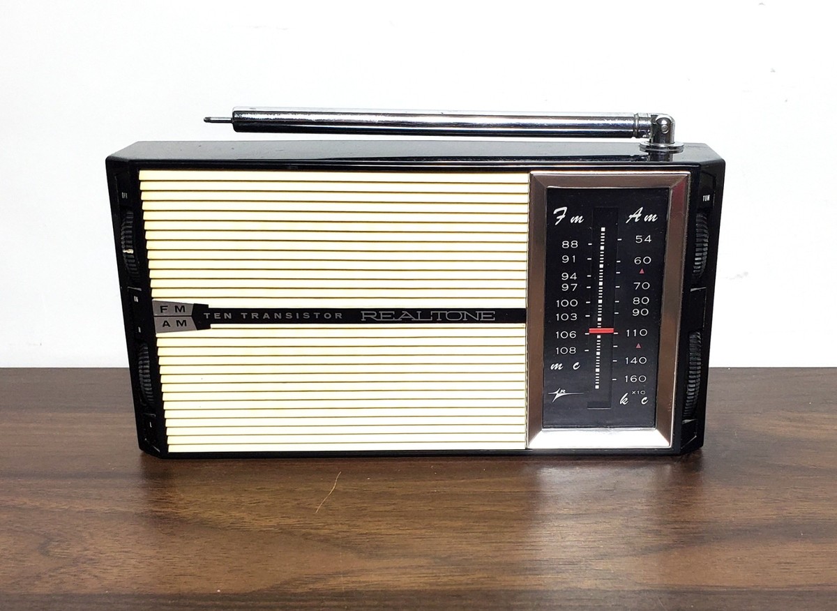 1963 Realtone TR2051 Vintage 10 transistor Am/Fm Portable Radio