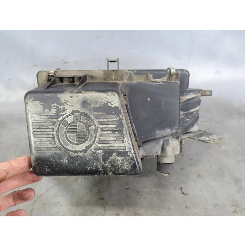 Корпус воздушного фильтра впускного глушителя двигателя BMW E30 3-Series E28 M20 1986-1993 б/у - Изображение 3 из 4