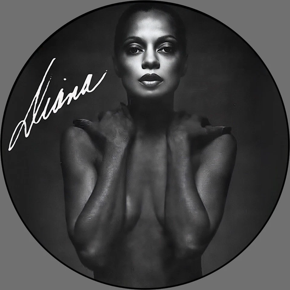 Diana Ross / The Original Supreme Pinback Button. - Image 1 of 1