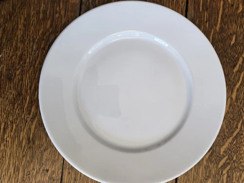 'Diner' by Crate & Barrel White 10.5 Inch Dinner Plates.  Made in Poland. EUC