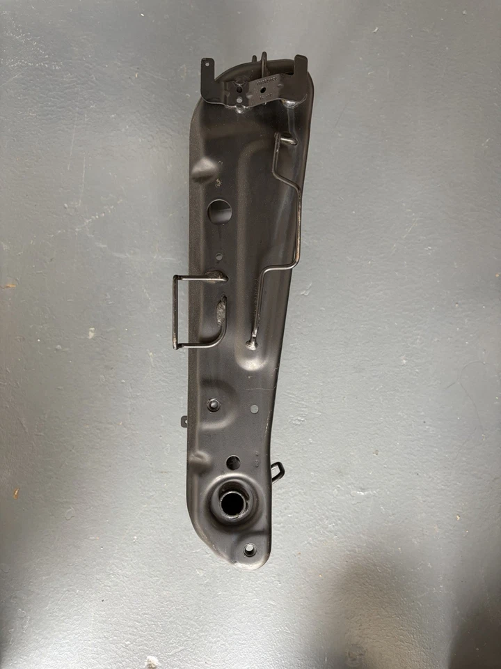 Marco de asiento trasero 17-23 Chrysler Voyager/pacifica nuevo genuino OEM MOPAR 68322999AF Foto 4 de 4