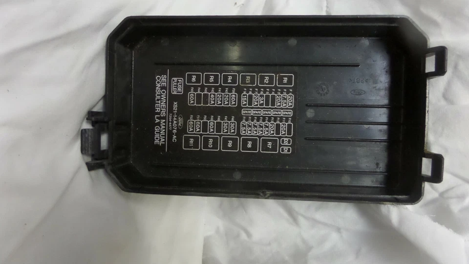 Caja de fusibles Mercury Cougar relé bloque de conexiones panel compartimento 00 2000 Foto 3 de 4