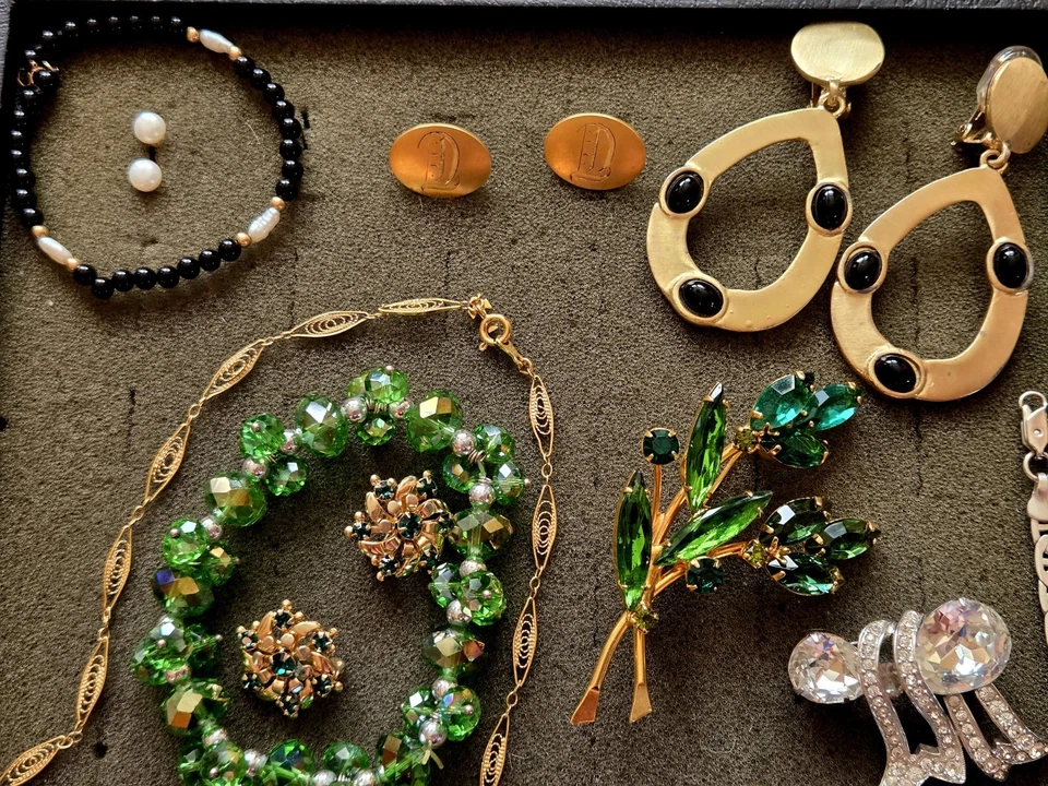 Lote de joyas vintage de diamantes de imitación de alta gama Austria, Juliana, Trifari, KJL, 14K, 925 Foto 2 de 4