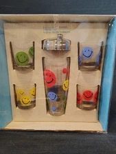 RARE, VTG, 1960s-70s, Hazel Atlas, Smiley Face, Cocktail Shaker W 4 Glasses, NOS