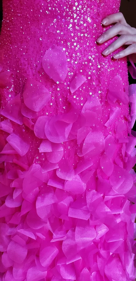 Vestido de noche único sin tirantes rosa pétalo con cuentas talla 4 se adapta a 6, espalda con cordones. Foto 2 de 4