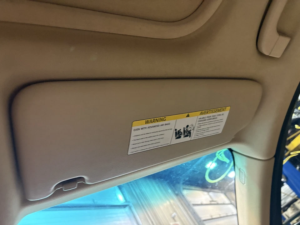 Parasol derecho usado se adapta a: BMW 335I Sdn Xi 2011 AWD vinilo grado derecho A Foto 2 de 4