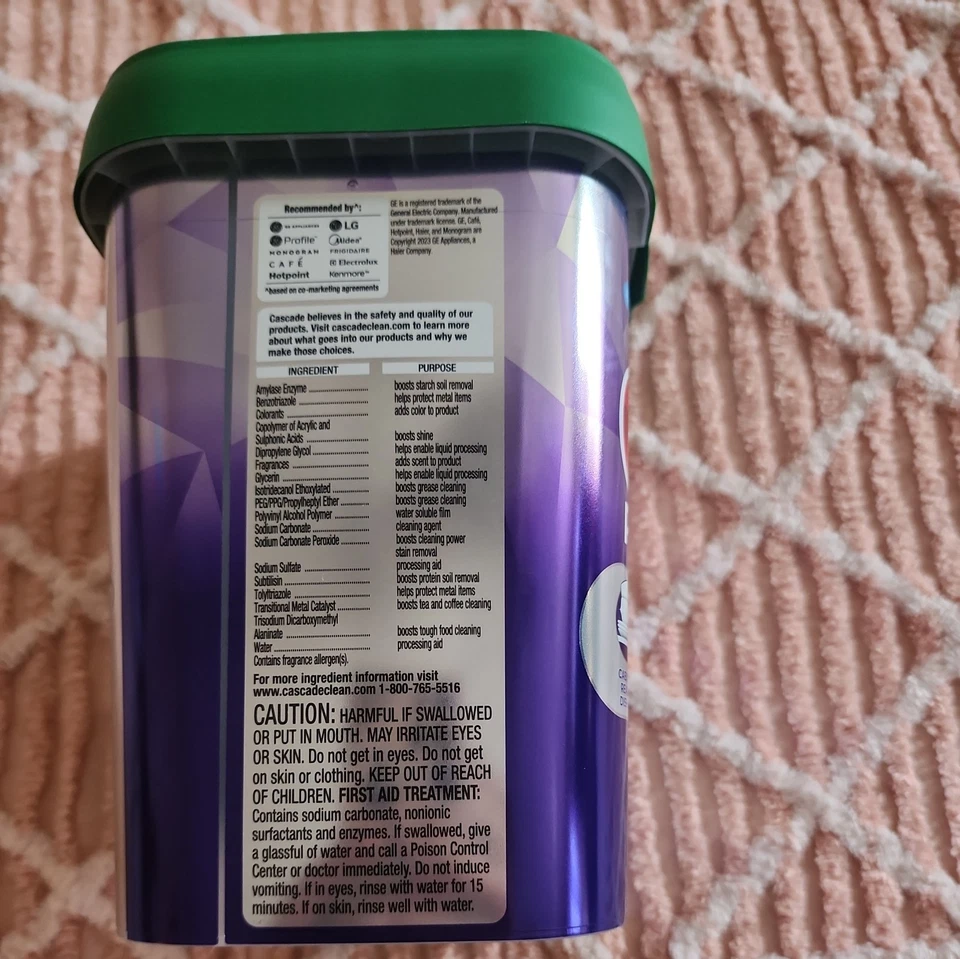 Cápsulas de detergente para lavavajillas Cascade Platinum Plus aroma fresco 81 paquetes de acción Foto 4 de 4