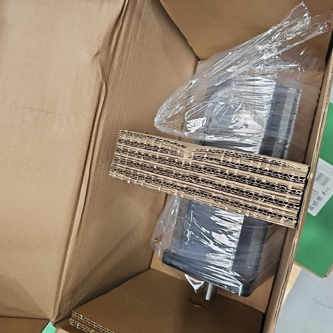 Schneider Electric BRS3ADW850ABA VRDM31122/50LWB SERVO MOTOR — 2
