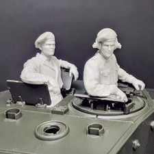 1/35 resin figures model Two British tank crew members during WW II unpainted