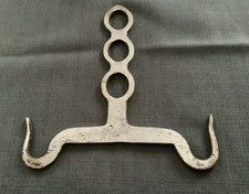 Ancien crochet de boucher double  à suspendre ,À