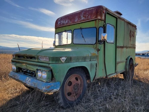 1962 GMC P30 Step Van Multi-stop bread milk truck. Vintage Divco metro style