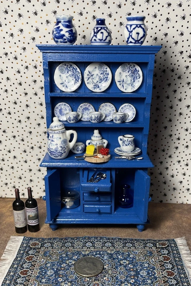 Armario de madera en miniatura escala 1:12 con platos ollas alfombra Foto 2 de 4