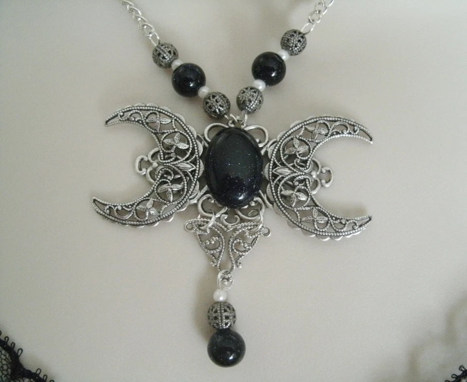 Collar Goldstone Triple Luna Diosa Wicca Pagano Wicca Brujería Bruja Foto 3 de 4