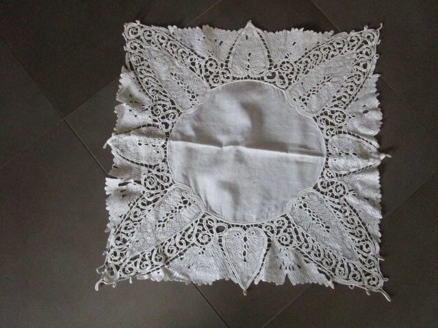 Napperon Ancien Brodé, Type Abécédaire, Linge De Maison Vintage