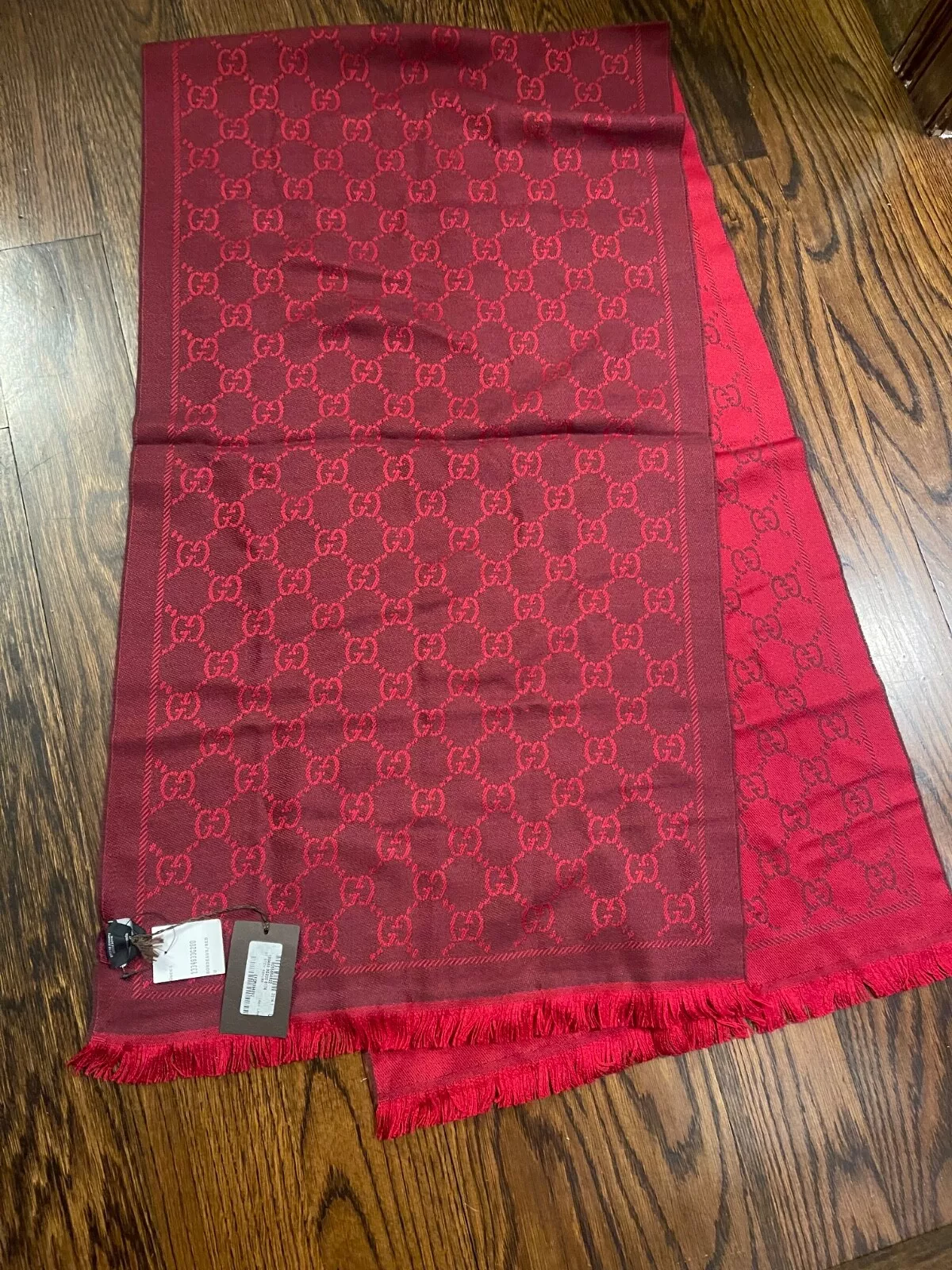 Foulard châle laine monogramme jacquard Gucci GG rouge bordeaux 