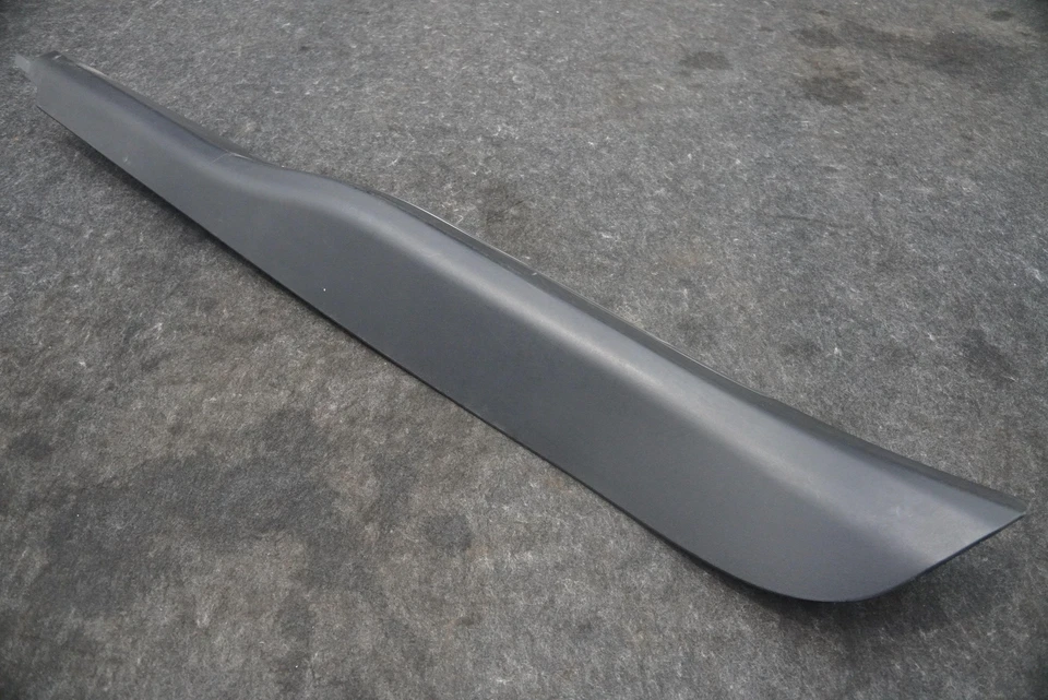 Cubierta de placa de desgaste del umbral de la puerta del lado derecho del pasajero 51477314938 BMW i8 Foto 4 de 4