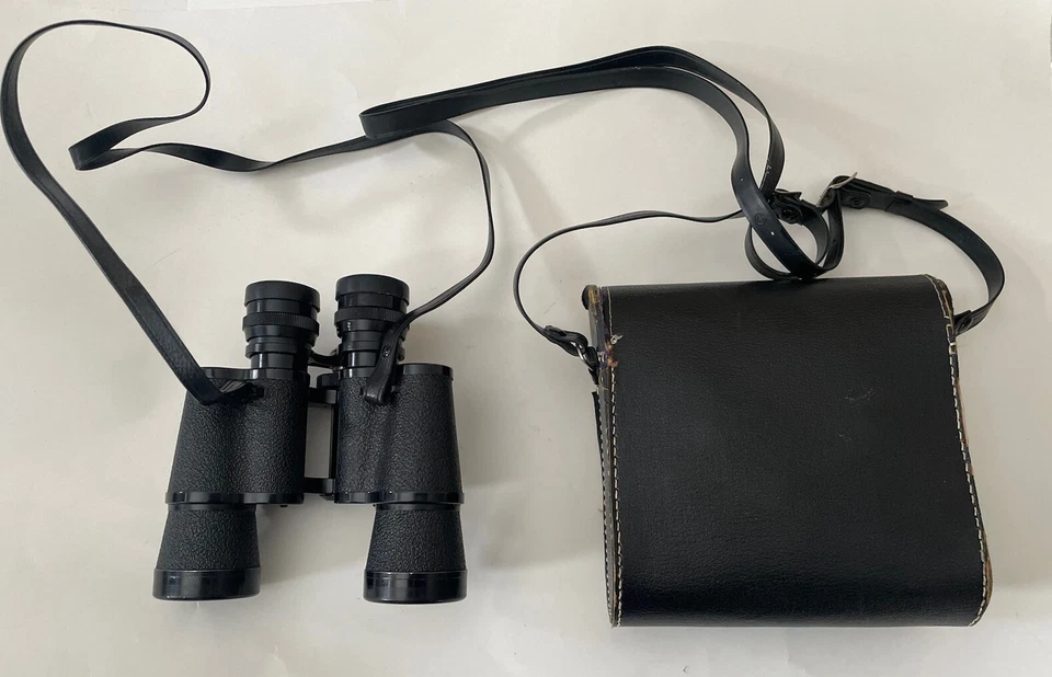 Tasco Light Weight Field View 7x35 Binoculars 358 Feet at 1000 Yards W/Case - Image 2 of 4