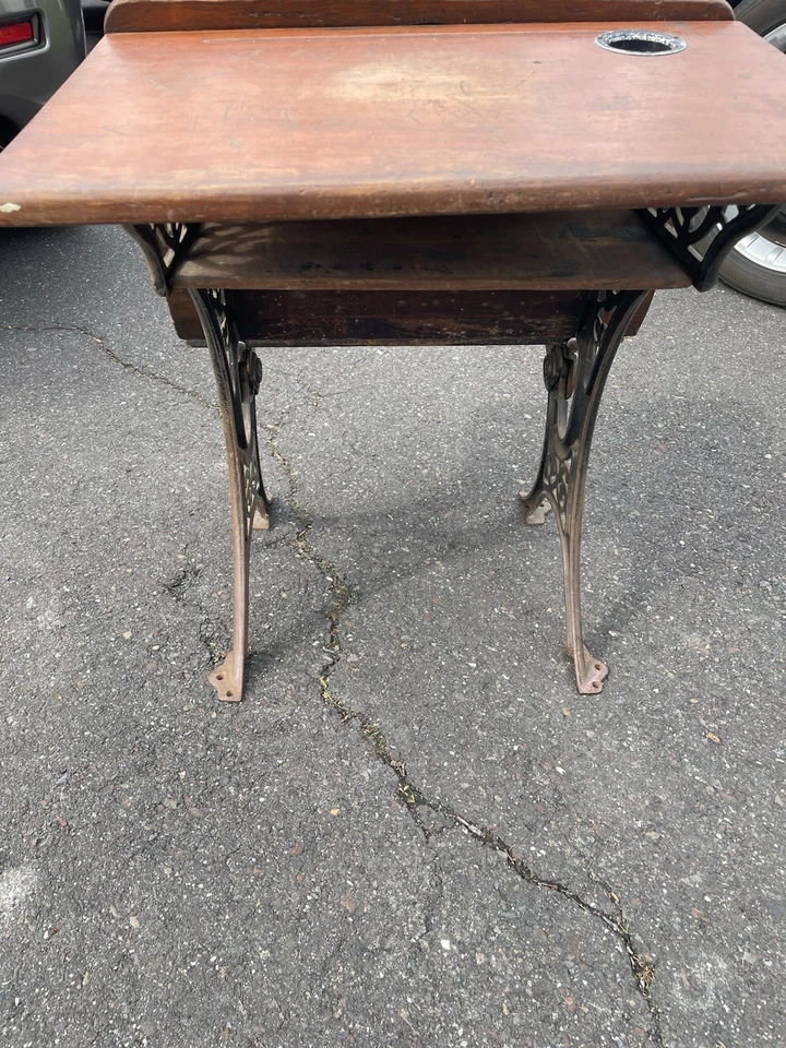 Antiguo escritorio escolar 1881 Buffalo herrajes número #3 asiento plegable hierro fundido madera Foto 4 de 4