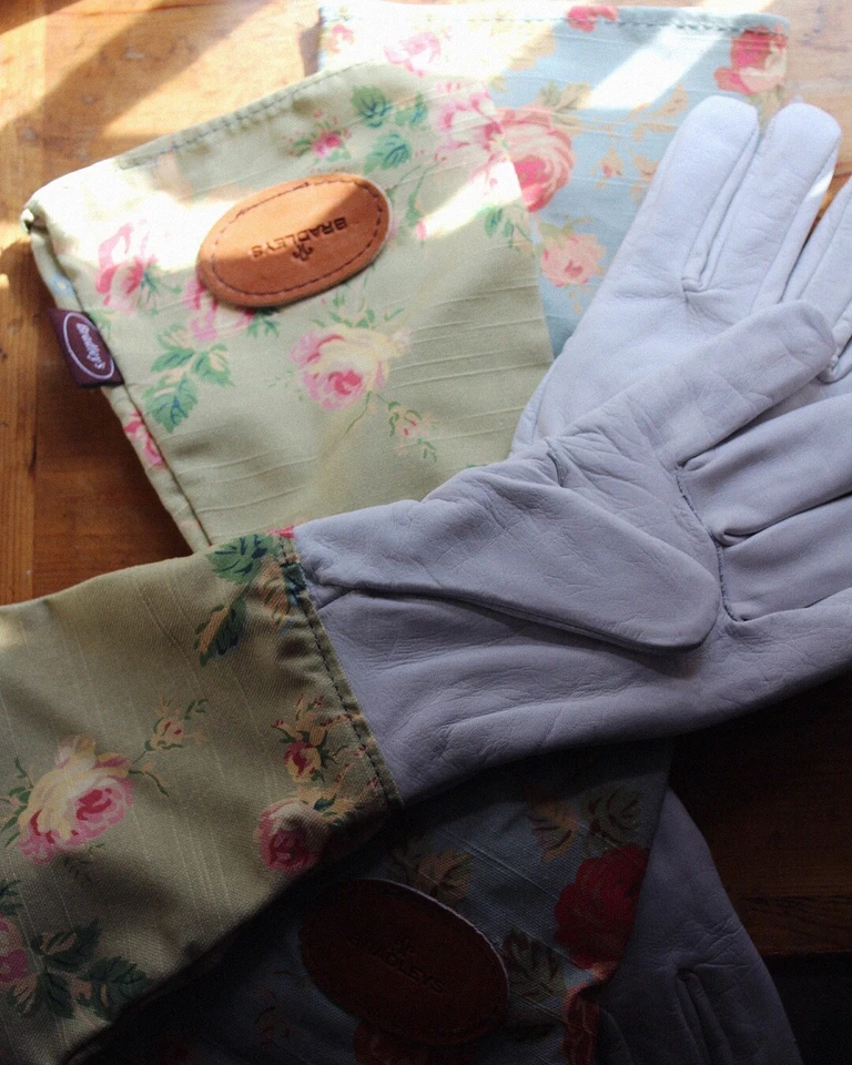 Guantes de jardinería de lino y cuero blanco con estampado floral hechos en Reino Unido - pequeños Foto 2 de 4