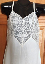 Vintage Vanity Fair Nylon  Lace Full Slip Sz 34S Cream Color Clean