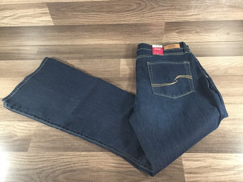 NWT Signature Levi Strauss Modern 