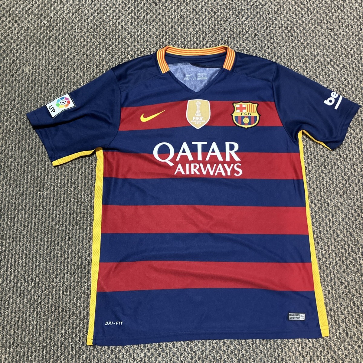 Nike FC Barcelona 2015 16 Football Shirt Size Medium 194956534655